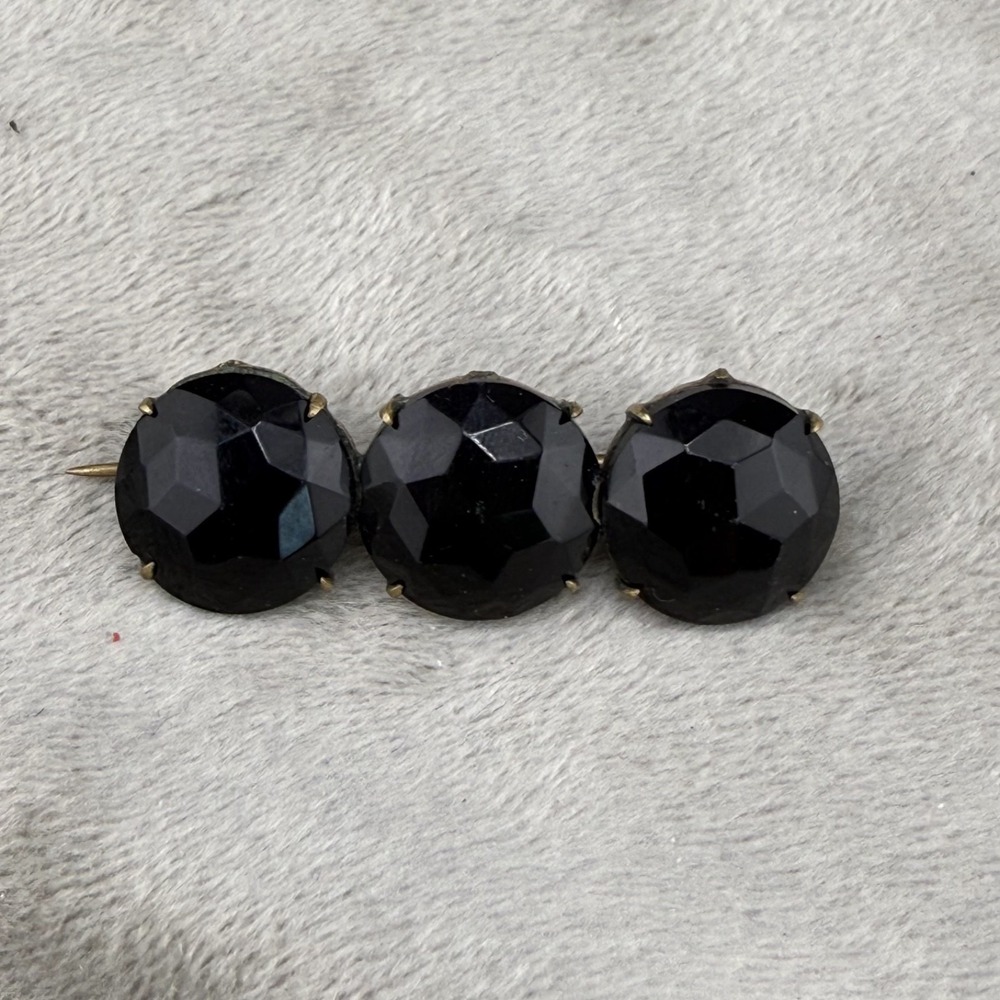 Vintage Estate Brooch Black Faceted Three Stone C-Clasp Gold Tone 1.5in